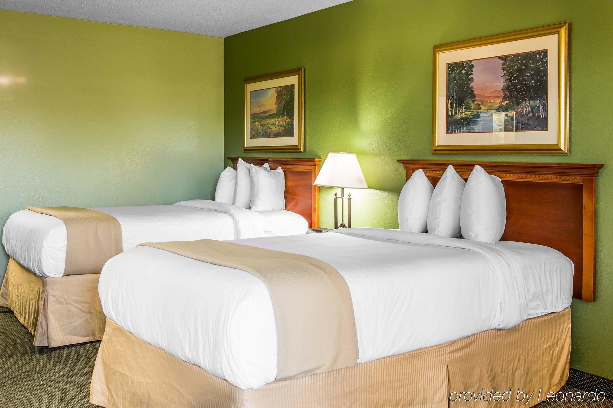 Holiday Inn ווייקרוס מראה חיצוני תמונה