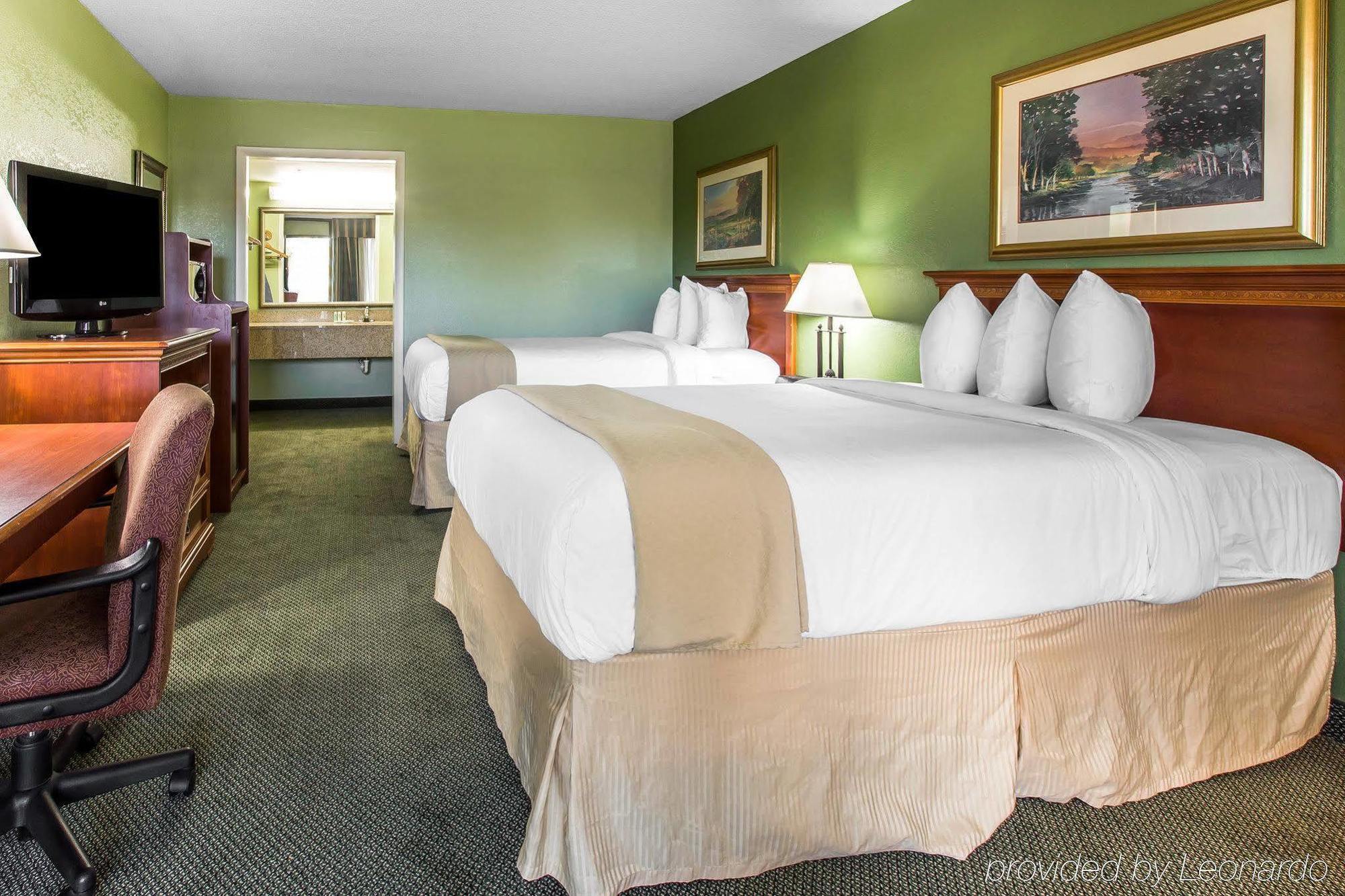 Holiday Inn ווייקרוס מראה חיצוני תמונה